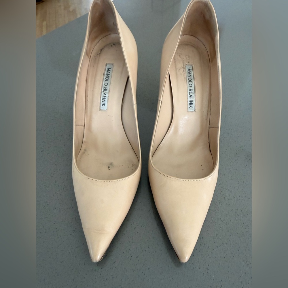 Manolo Blahnik Beige Leather Pointed-Toe Pumps